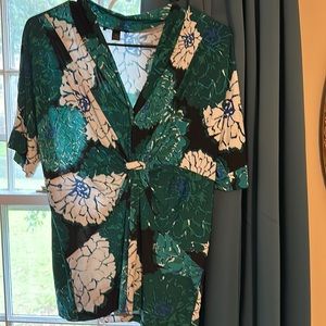 Woman’s AB studio top size xl  Green teal black and white